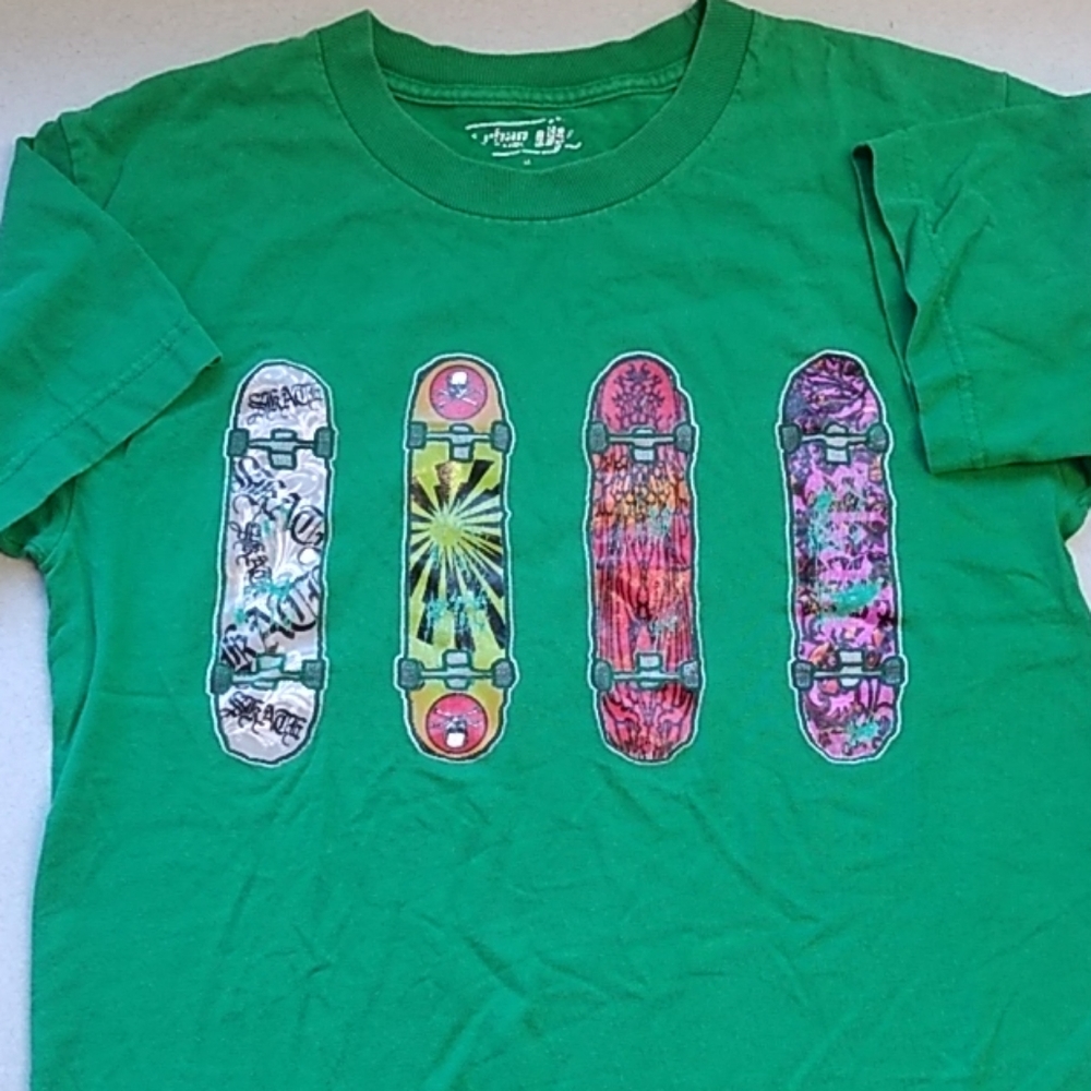 👌$2 bundle item, Boy's Medium Skater shirt